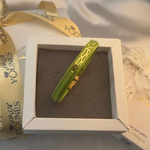 تصویر دوم دستبند طلا زنانه چرم قلب